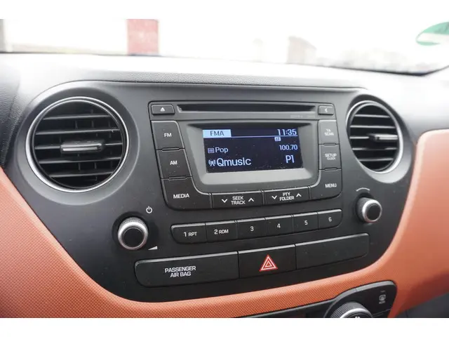 Hyundai i10 1.0i i-Motion Comfort 2017 Benzine 9