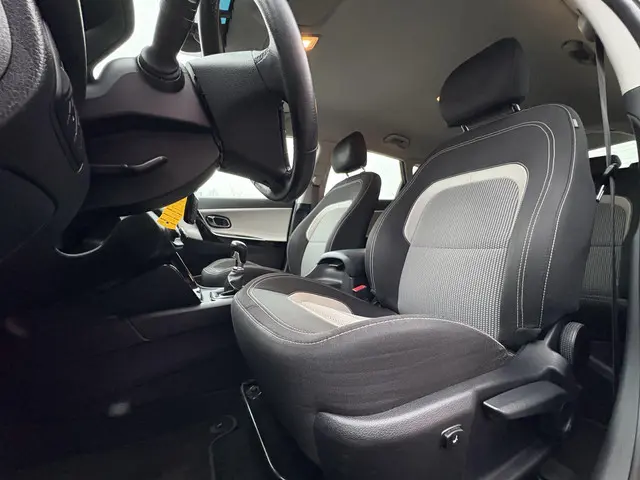 Kia cee'd Sportswagon 1.6 GDI DynamicLine 2015 Benzine 12