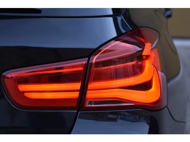 BMW 1 Serie 118i Edition Sport Line 2017 Benzine 9