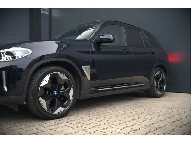 BMW iX3 High Executive 80 kWh 2021 Elektrisch 17