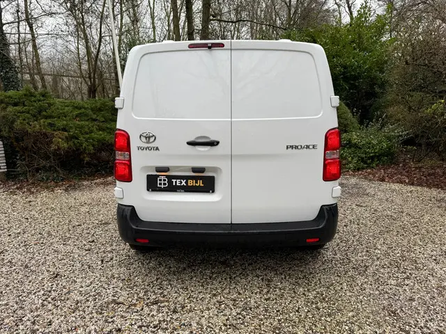 Toyota ProAce Worker 1.5 D-4D Comfort 2020 Diesel 9
