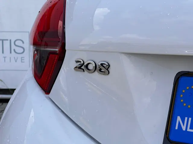 Peugeot 208 1.2 PureTech Signature 2019 Benzine 16