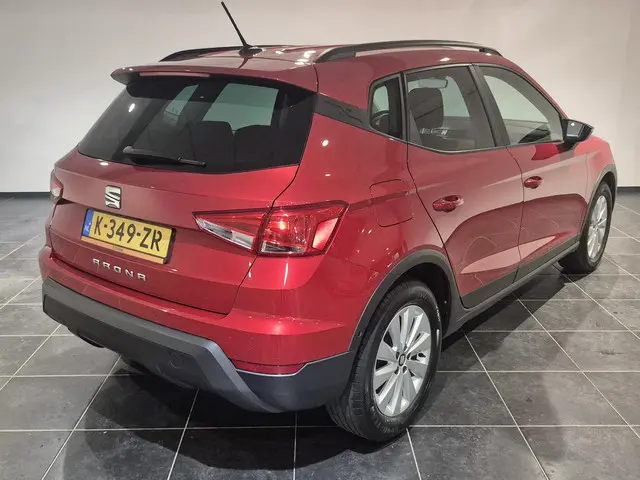 SEAT Arona 1.0 TSI Style Business Intense 2021 Benzine 2