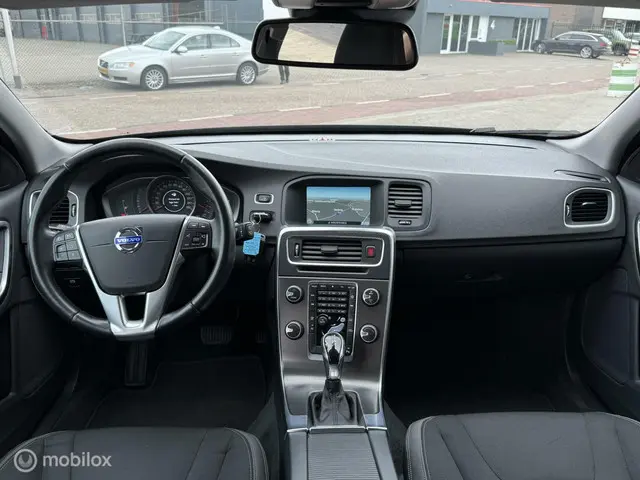 Volvo V60 1.6 T3 Momentum AUTOMAAT, TREKHAAK 2014 Benzine 12