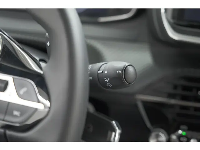 Peugeot 2008 PureTech 130 EAT8 Allure 2024 Benzine 37