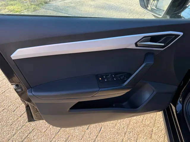 SEAT Arona 1.0 TSI FR Business Connect 2023 Benzine 11