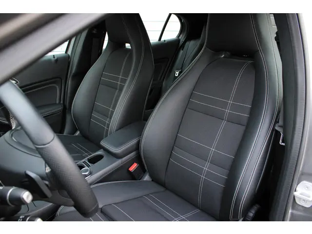 Mercedes-Benz GLA 200 2015 Benzine 3