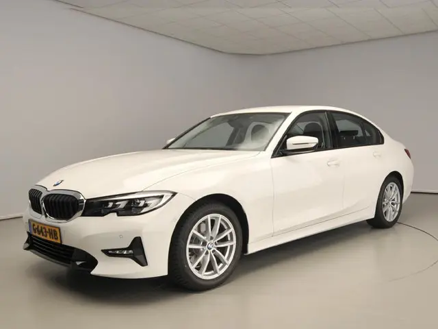 BMW 3 Serie Sedan 320i 2019 Benzine 42
