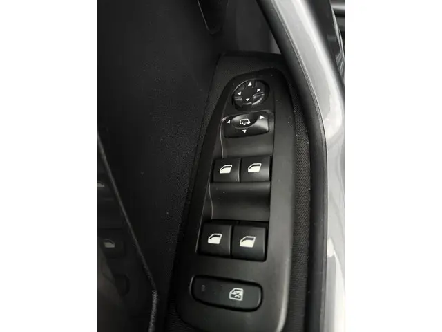 Peugeot 2008 1.2 PureTech Blue Lease Allure 2019 Benzine 25