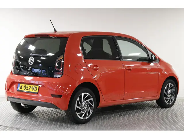 Volkswagen up! 1.0 BMT high up! 2017 Benzine 2
