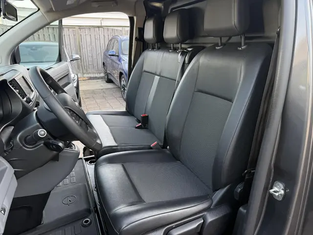 Opel Vivaro 2.0 CDTI L2H1 Selection 2021 Diesel 18