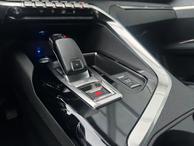 Peugeot 3008 1.2 PureTech Allure 2021 Benzine 28