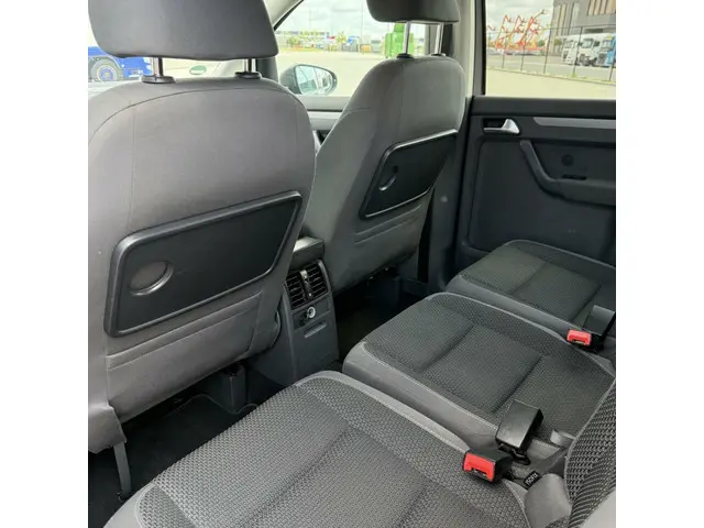 Volkswagen Touran 1.2 TSI Highline 7 Persoon 2012 Benzine 7