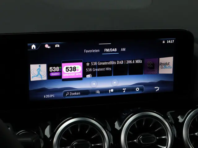 Mercedes-Benz GLA 250 e AMG line 2024 Hybride Benzine 24