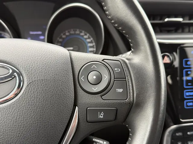 Toyota Auris 1.8 Hybrid Dynamic Go 2018 Hybride Benzine 16