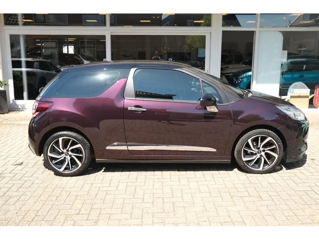 DS DS 3 3 PT 82 So Chic 2016 Benzine 4