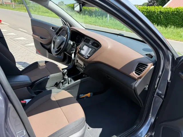 Hyundai i20 1.0 T-GDI Comfort RIJKLAARPRIJS! 2018 Benzine 12