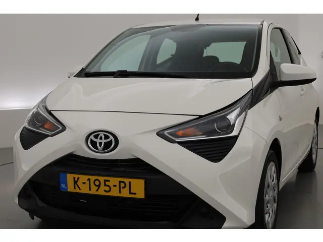 Toyota Aygo 1.0 VVT-i x-play 2021 Benzine 25