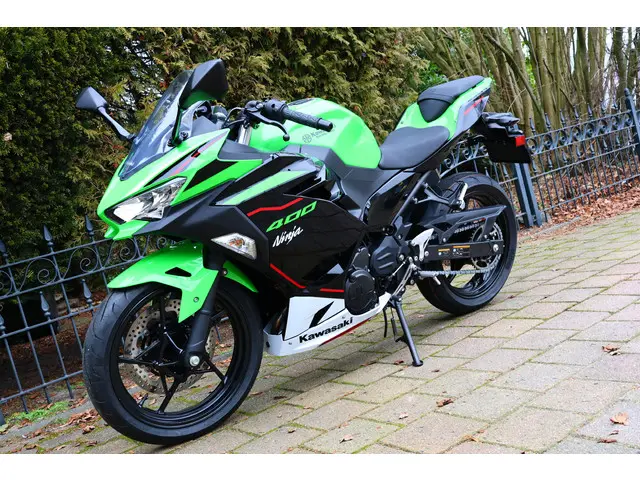 Kawasaki Ninja 400 KRT A2 code 80 2023 Benzine 2
