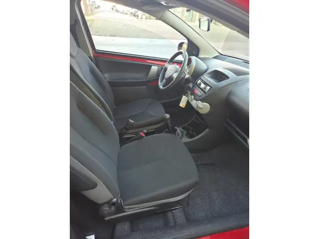 Toyota Aygo 1.0 VVT-i Access 2013 Benzine 12