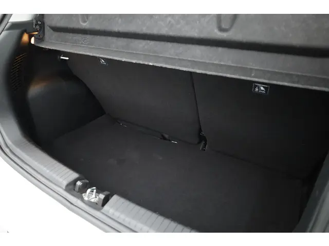 Hyundai i10 1.0 Comfort 5-zits 2022 Benzine 17