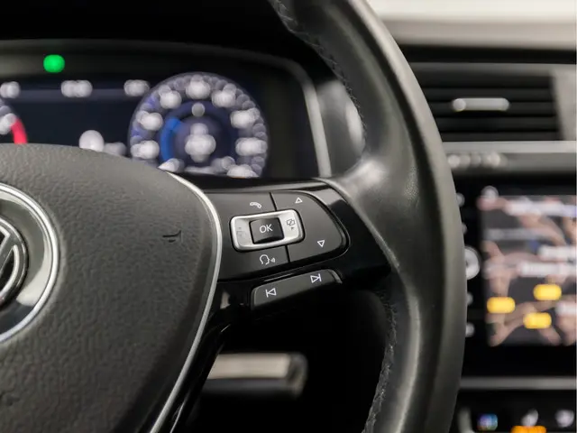 Volkswagen Golf 1.4 TSI Highline R Sport 2017 Benzine 22