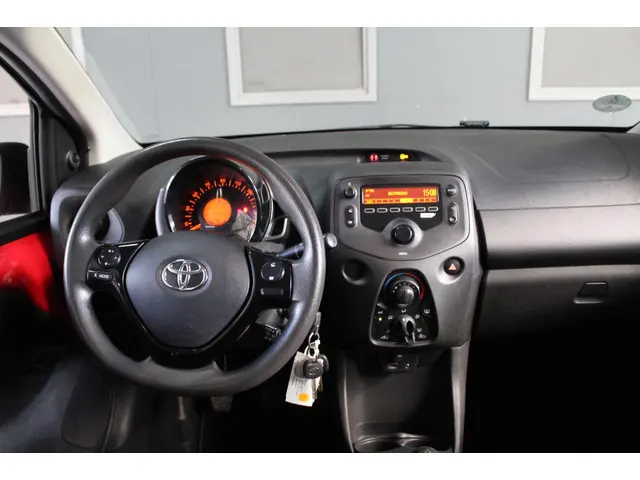 Toyota Aygo 1.0 VVT-i x-fun 2017 Benzine 12