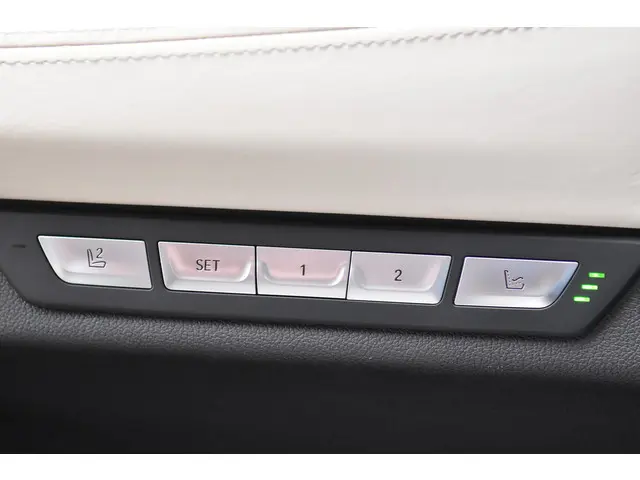 BMW 7 Serie 740Li High Executive 2016 Benzine 14
