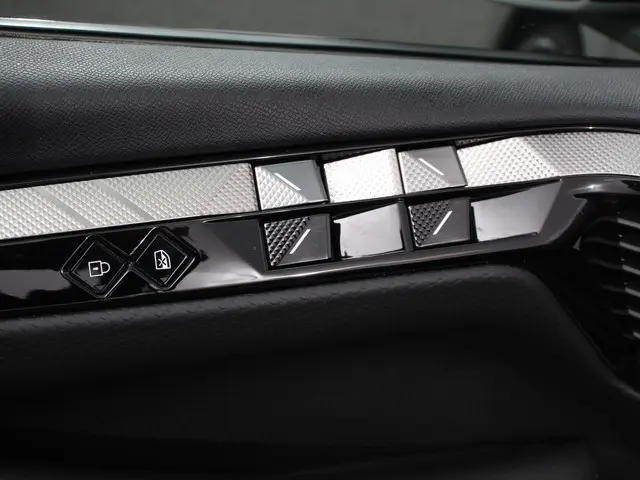 DS DS 4 1.2 PureTech Automaat Rivoli Cross 2023 Benzine 19