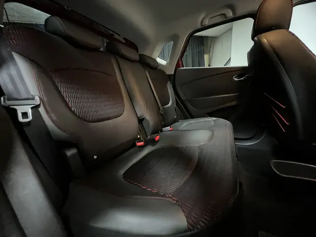 Renault Captur 1.2 TCe Helly Hansen 2015 Benzine 33