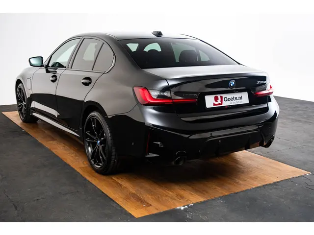 BMW 3 Serie 330e 2024 Hybride Benzine 13