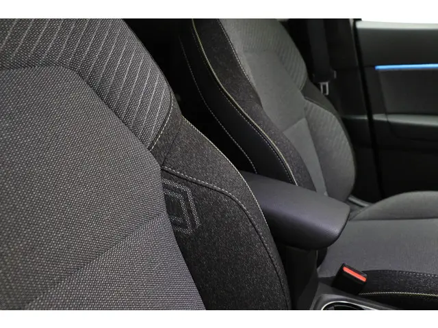 Renault Captur 1.3 mild hybrid 160 techno 2025 Benzine 7