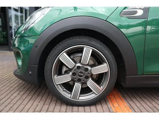MINI Cooper 60 Years Edition 2019 Benzine 5
