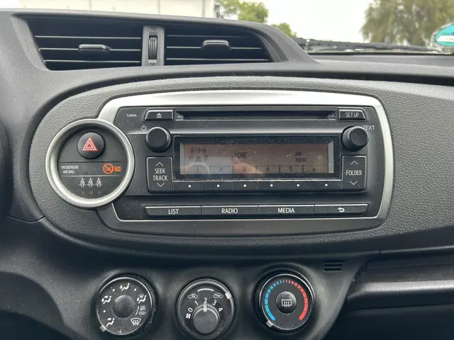 Toyota Yaris 1.3 VVT-i Comfort 2012 Benzine 8