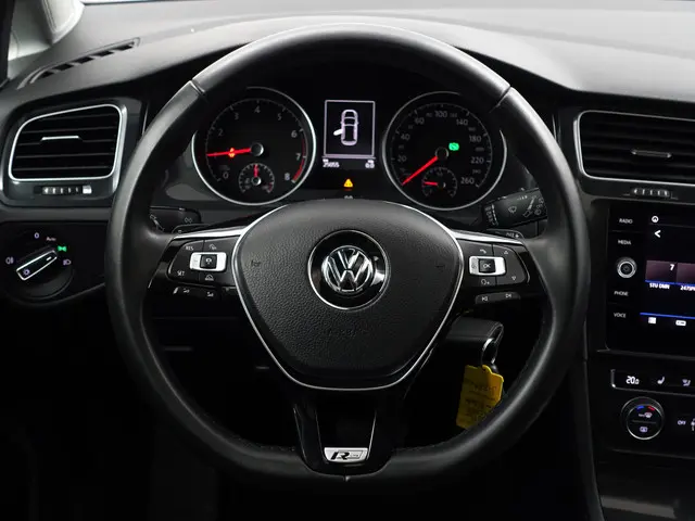 Volkswagen Golf 1.0 TSI R Line+ Aut- 2018 Benzine 16