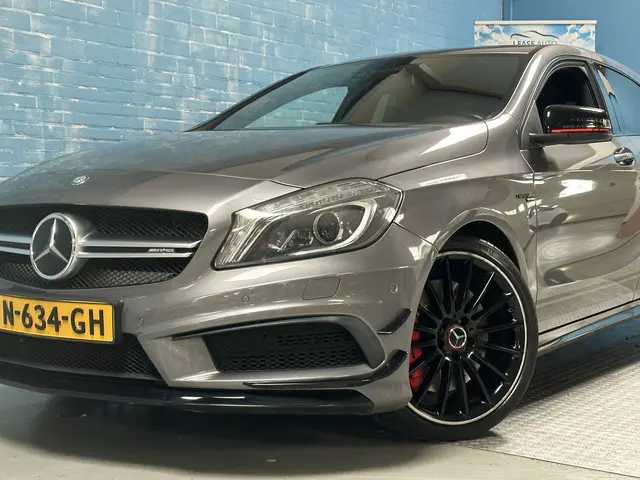 Mercedes-Benz A-Klasse AMG 45 4MATIC 2015 Benzine 2