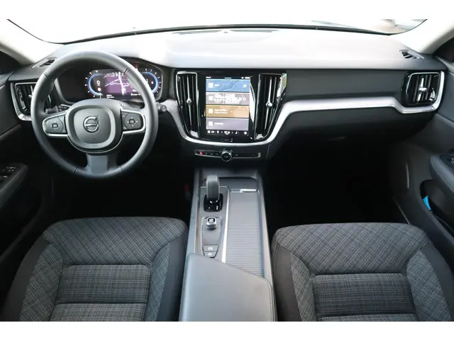 Volvo V60 2.0 B3 Essential Edition 2024 Benzine 10