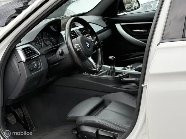 BMW 3 Serie Touring 320i M Sport Edition 2015 Benzine 3