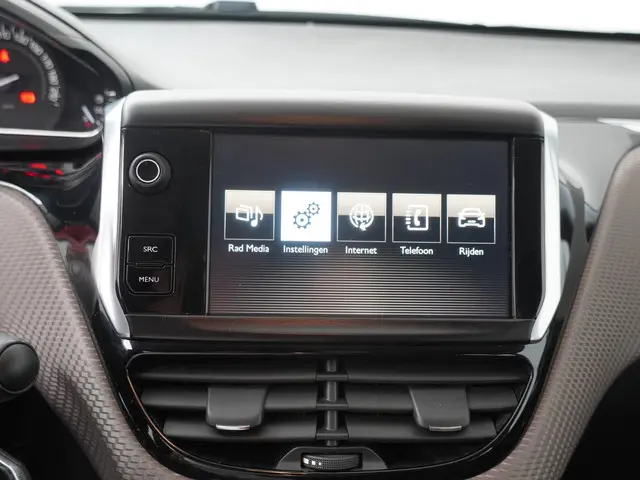 Peugeot 2008 1.2 PureTech Style 2015 Benzine 19