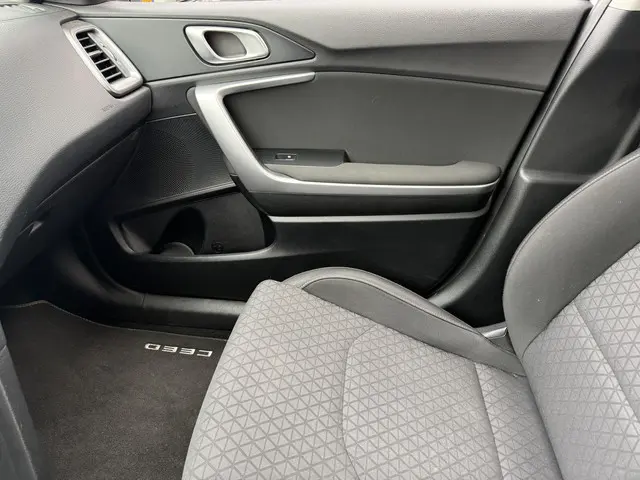 Kia Ceed 1.0 T-GDi DynamicLine 2020 Benzine 28