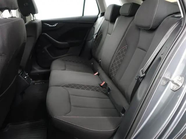 Škoda Kamiq 1.0 TSI Sport Business Aut- 2023 Benzine 19