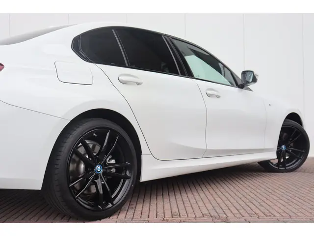 BMW 3 Serie 330e 2024 Hybride Benzine 7