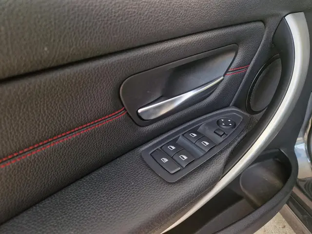 BMW 3 Serie 328i Executive 2012 Benzine 15