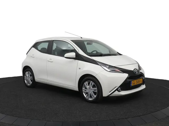 Toyota Aygo 1.0 VVT-i x-play 2015 Benzine 14