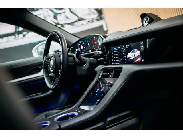 Porsche Taycan Performance 84 kWh 2023 Elektrisch 20