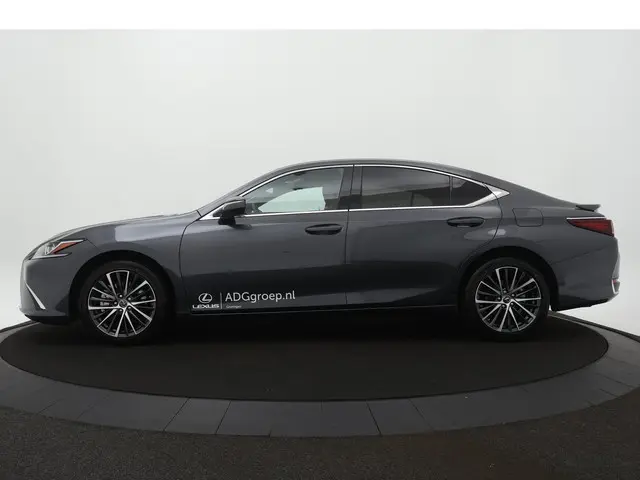 Lexus ES 300h Business Line 2023 Hybride Benzine 3