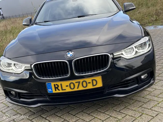BMW 3 Serie 318i 2018 Benzine 4
