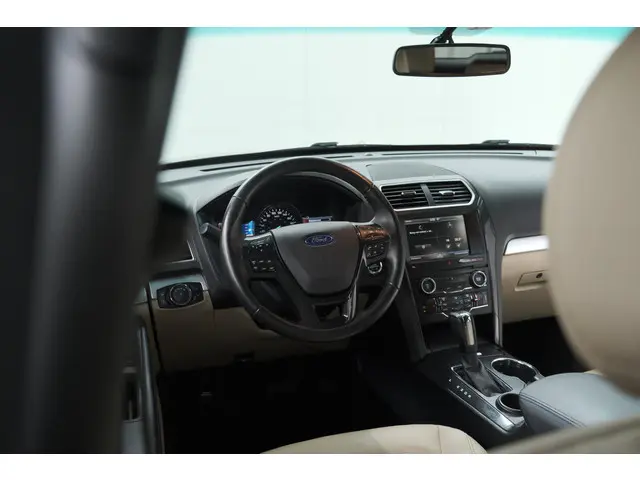 Ford Explorer 2