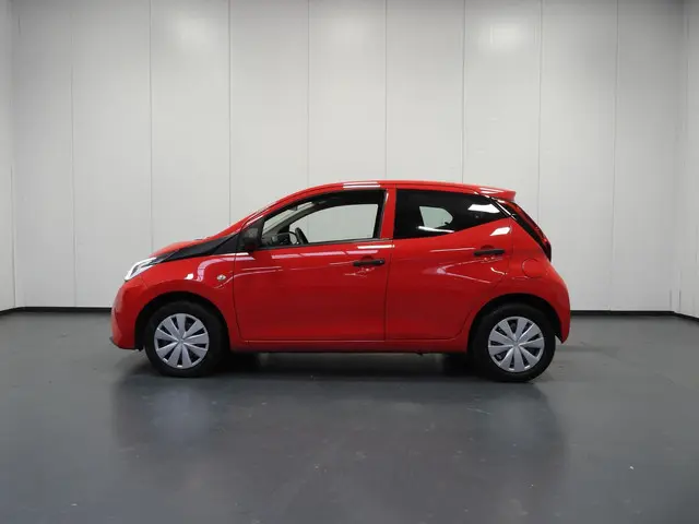 Toyota Aygo 1.0 VVT-i X-Fun 2019 Benzine 2
