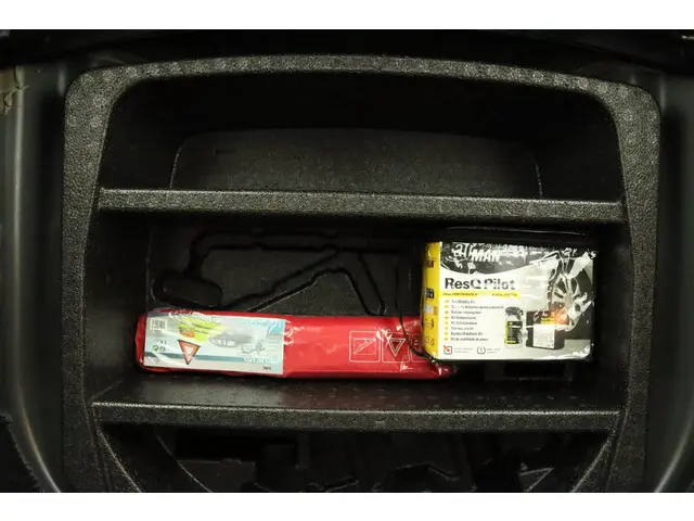 Toyota Auris 1.8 Hybrid Dynamic 2018 Hybride Benzine 34